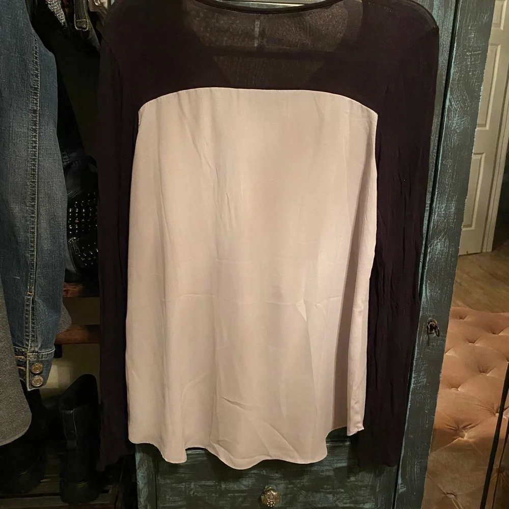 Studio Y long sleeve silky dress shirt with embellishments. - Picture 2 of 9